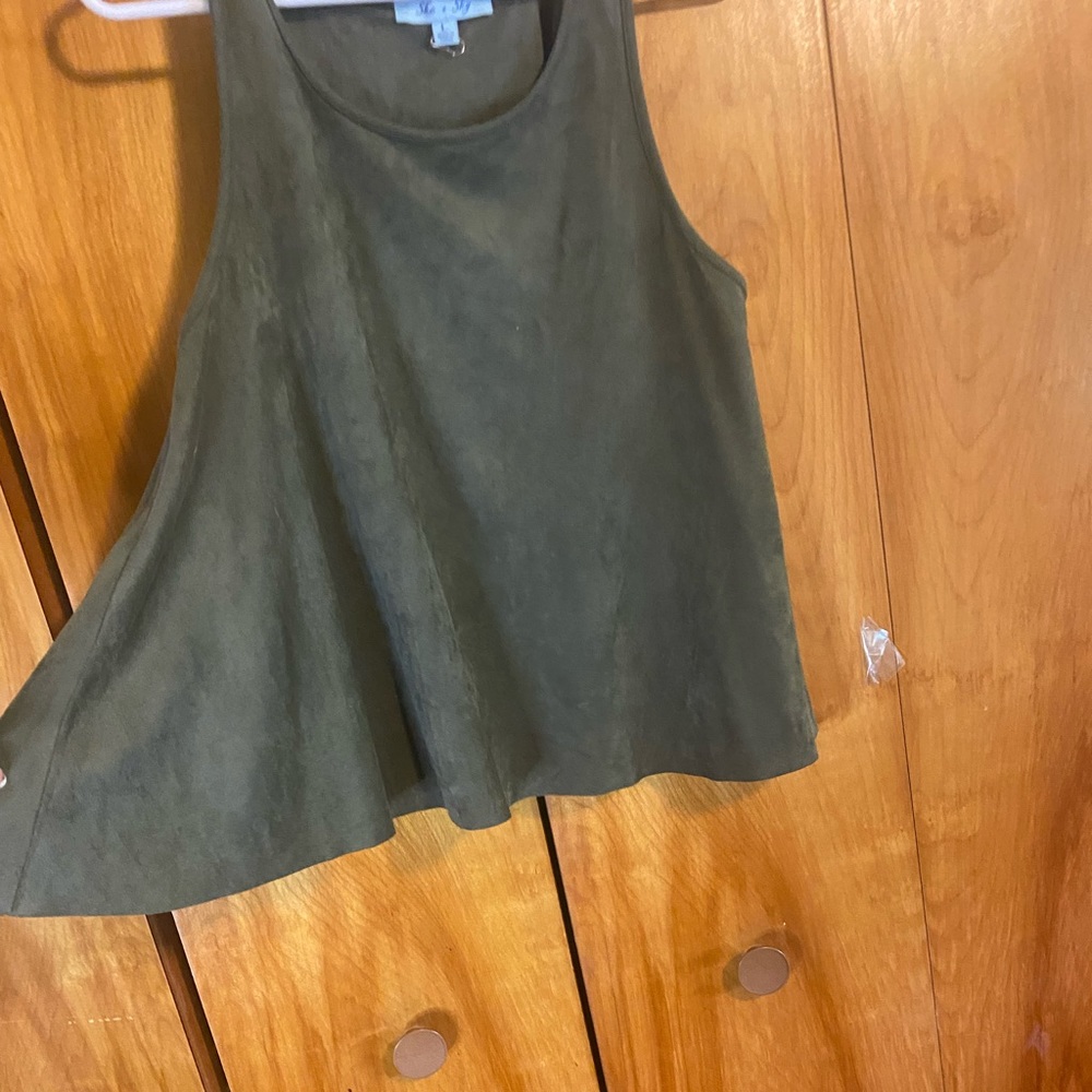 Short top - Picture 2 of 3